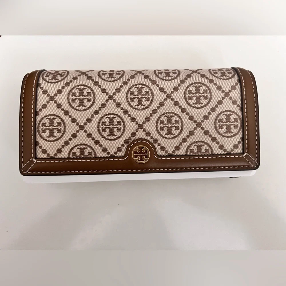 TORY BURCH • MONOGRAM CANVAS CLUTCH CROSSBODY BAG LEATHER LINING